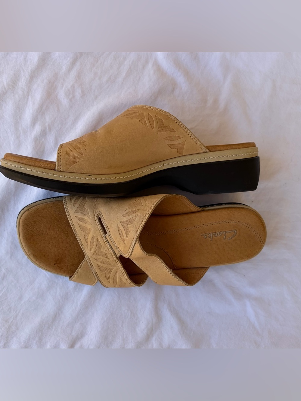 Clarks Tan Leather Slide Mules with Black Wedge Sole Like New Sz 9